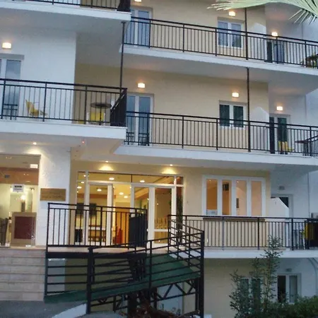 Apart Otel Haris Hersonissos (Crete)